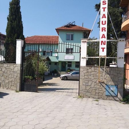 Hotel Tsarevets Асеновград Экстерьер фото