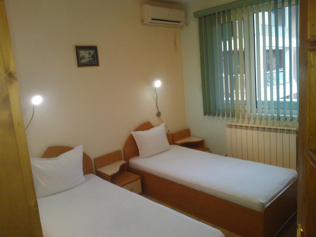 Hotel Tsarevets Асеновград Номер фото