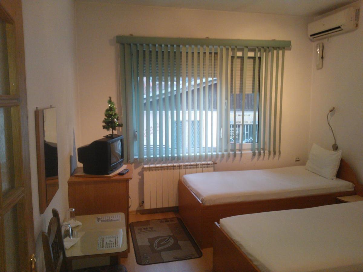 Hotel Tsarevets Асеновград Номер фото
